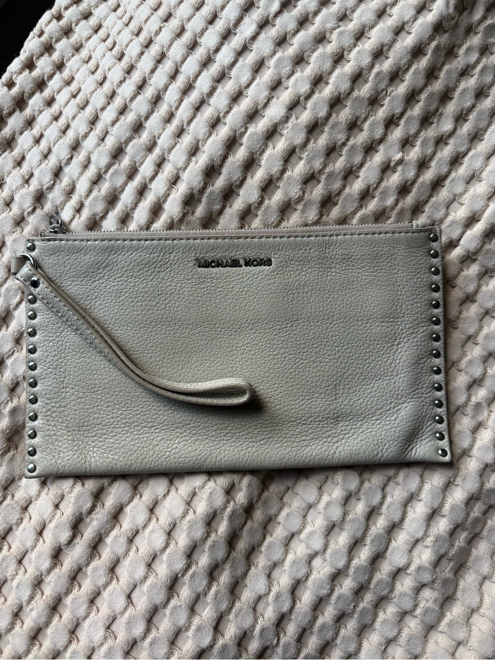 Michael Kors Pebbled Leather Wristlet Clutch in Light Beige/ taupe